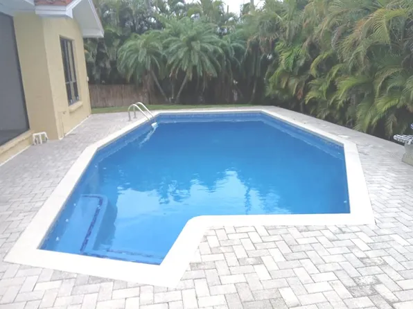 562 Johns Pass Ave, Madeira Beach, FL 33708