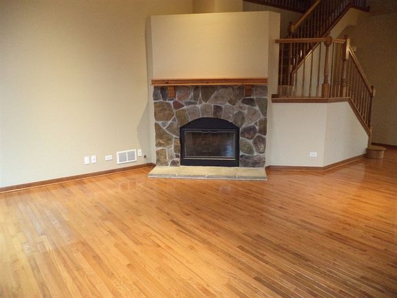 4th image of 24 Lakebreeze Ct