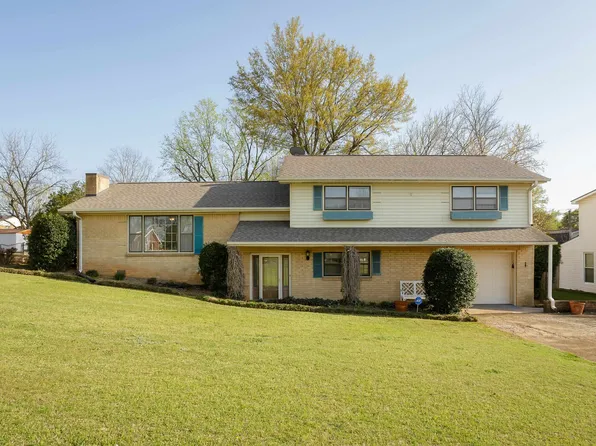 1004 Hemlock St, Tuscumbia, AL 35674