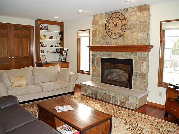 3rd image of 123 Waxwing Ct