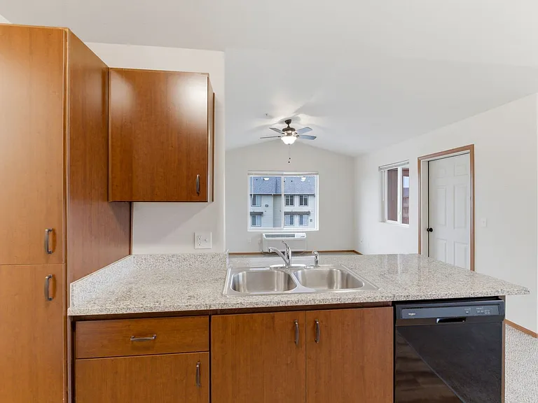 Oak Springs Apartments — Photo 30