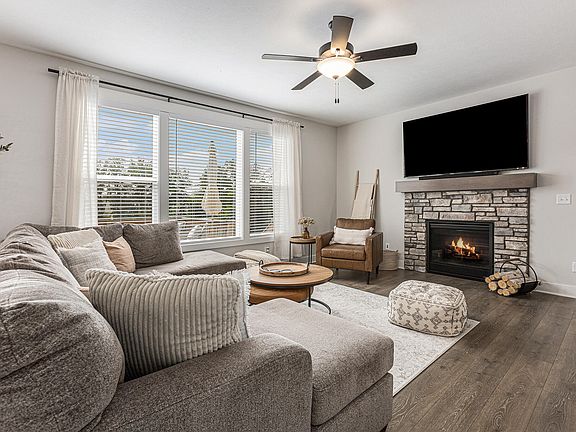4th image of 5922 Glencroft Ct SE