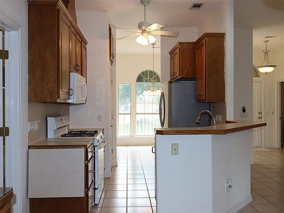 3rd image of 3013 Parker Dr