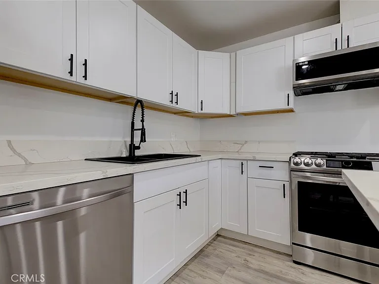 8209 Bellingham Ave — Photo 6