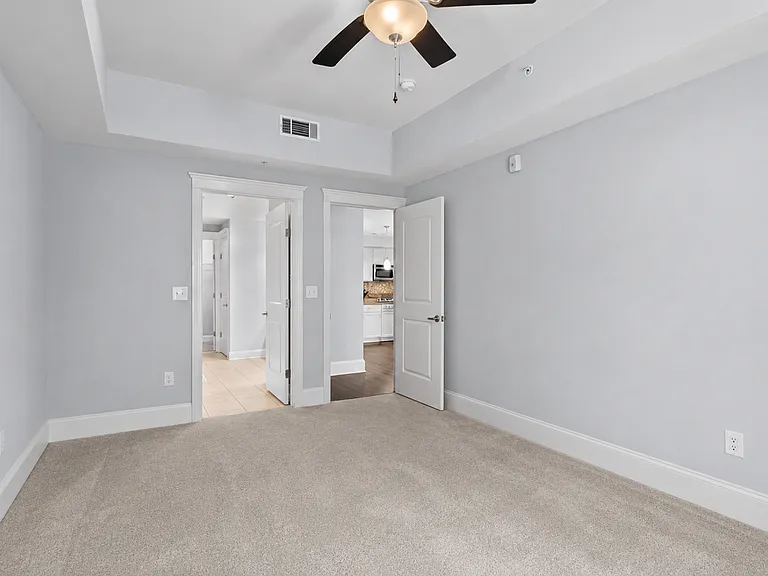 222 Glenwood Ave — Photo 7