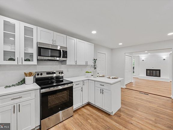 4th image of 4001 Yarmouth Ln