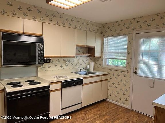 5th image of 521 Portsmouth Drive #A