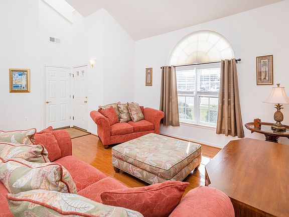 4th image of 37940 Bayview Cir E