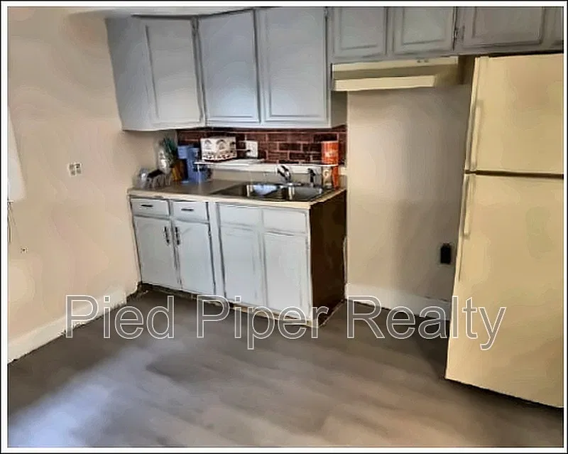 2 bed, 1.0 bath, 1312 sqft, $1,500 — Photo 2