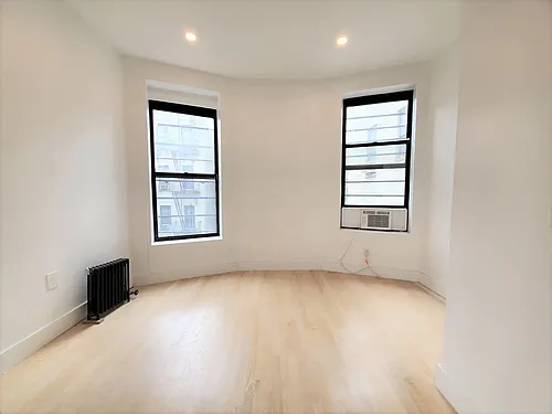 220 W 122nd St #4R Photo 1