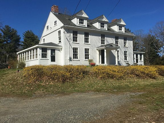 3rd image of 5 Roberts Ct