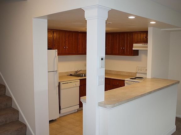Kitchen with breakfast bar