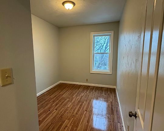 5th image of 186 John St #2S