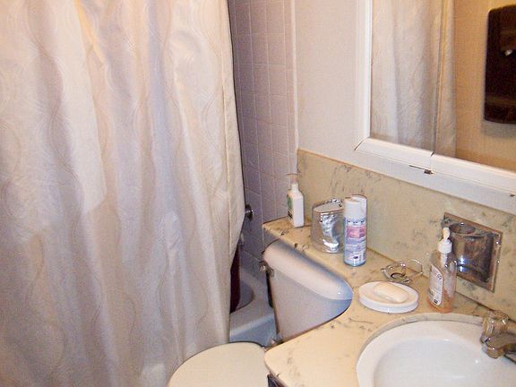2nd image of 2529 32nd St APT 1C