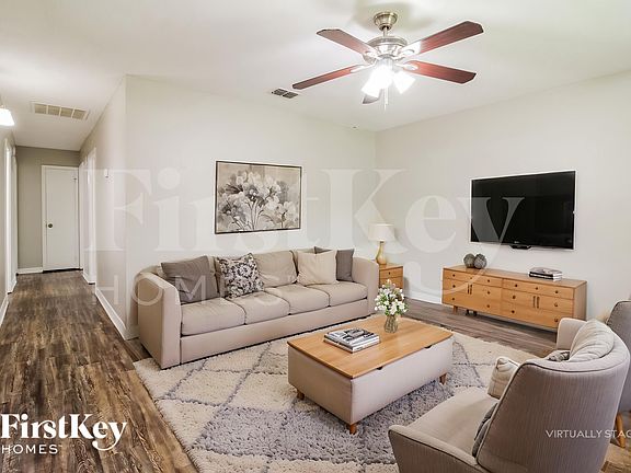 3rd image of 7742 Club Duclay Dr