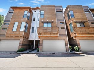 381 E Greenbriar Ln APT 303, Dallas, TX 75203