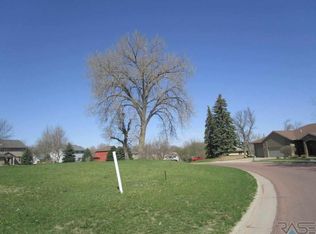 505 N Riverwood Cir, Brandon, SD 57005