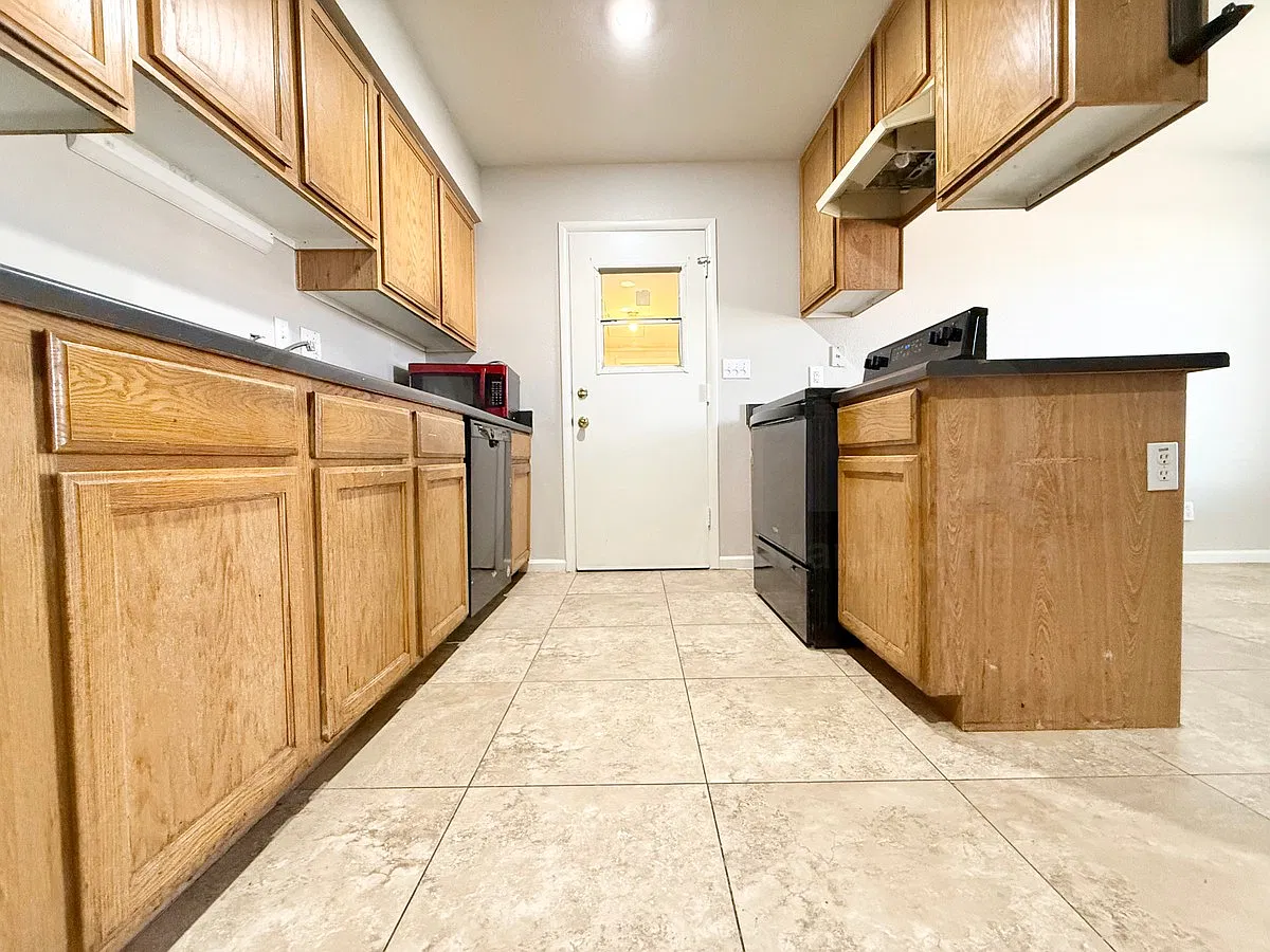 5 bed, 2.0 bath, 1564 sqft, $1,750 — Photo 4