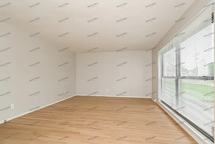 822 Lightwood Dr — Photo 4