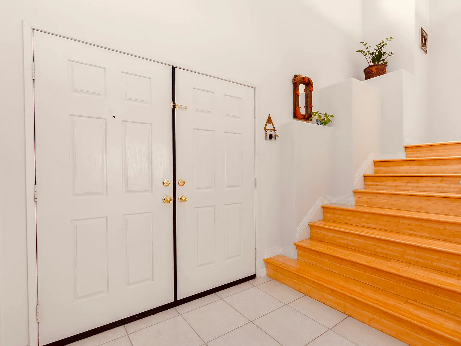 6 bed, 3000 sqft, $5,495 — Photo 3