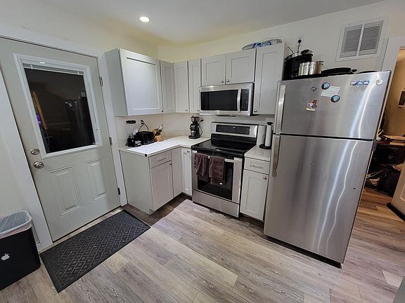 2nd image of 229 W Ohio St