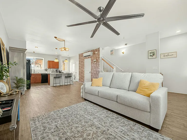 724 Kakala St #1303 — Photo 1
