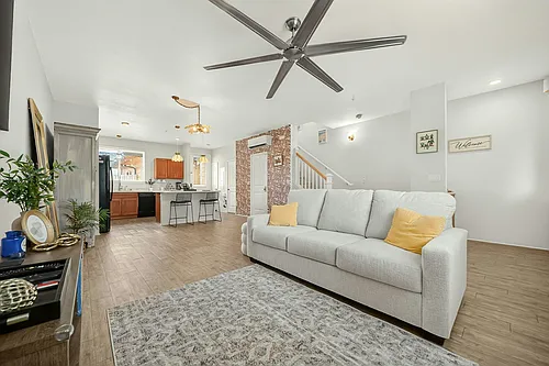 724 Kakala St #1303 Photo 1