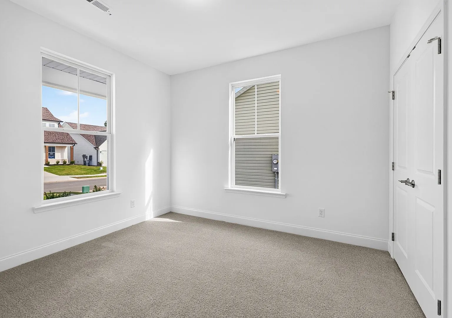 Spacious & Sunlit Daisy Floor Plan w/ Oversized Bonus Loft in James Creek — Photo 4