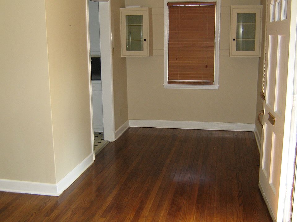 2nd image of 579 Isabelle St