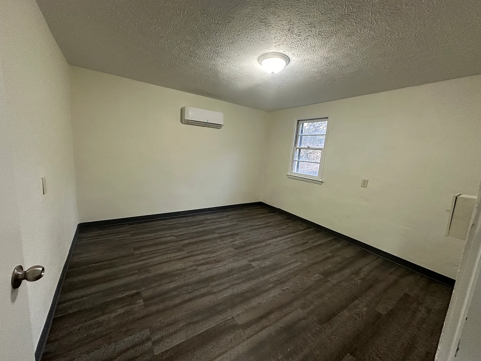 5 bed, 1800 sqft, $2,150 — Photo 2