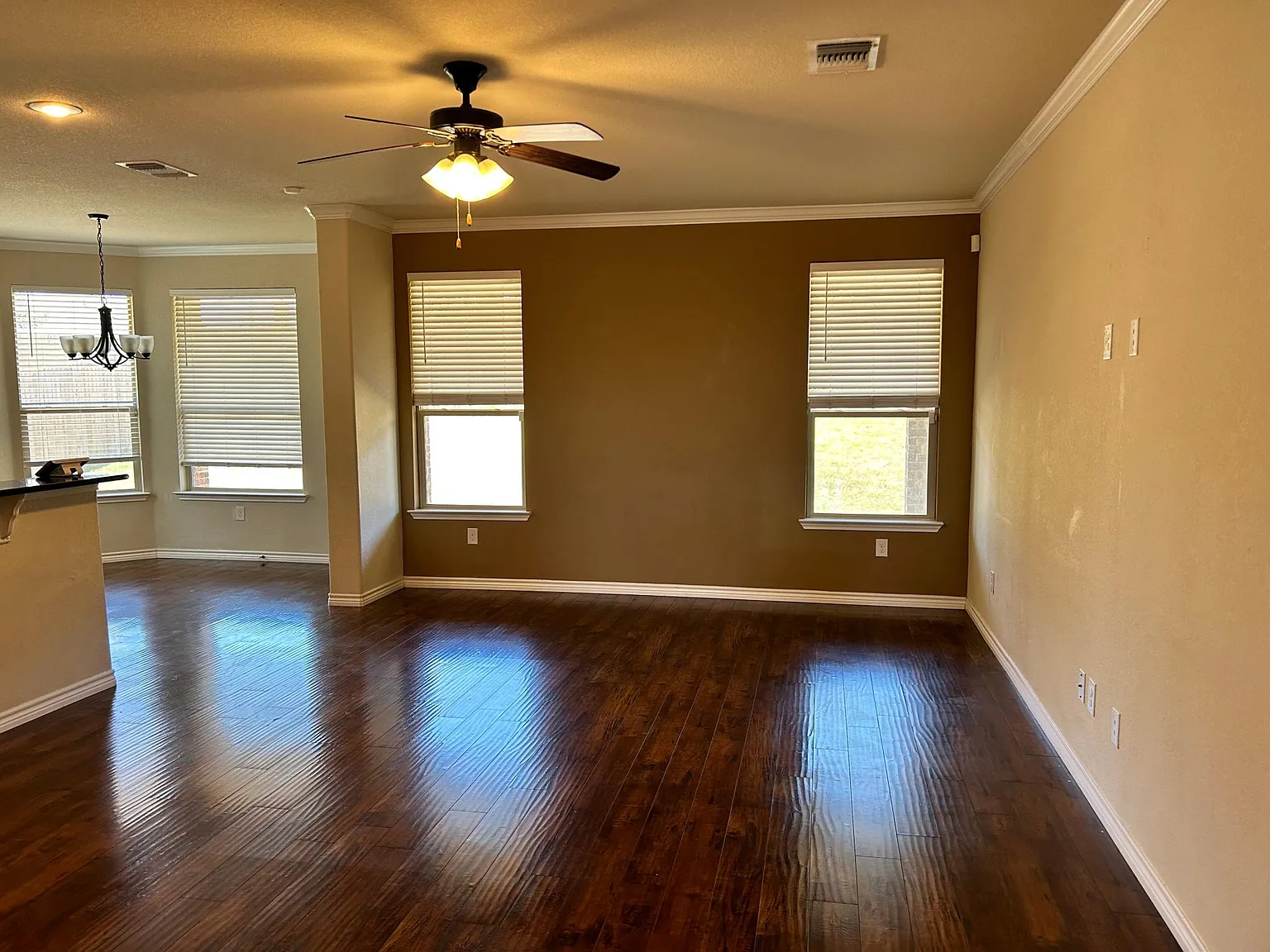 5 bed, 2541 sqft, $2,450 — Photo 4