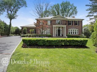 21 Woodville Ln, Albertson, NY 11507