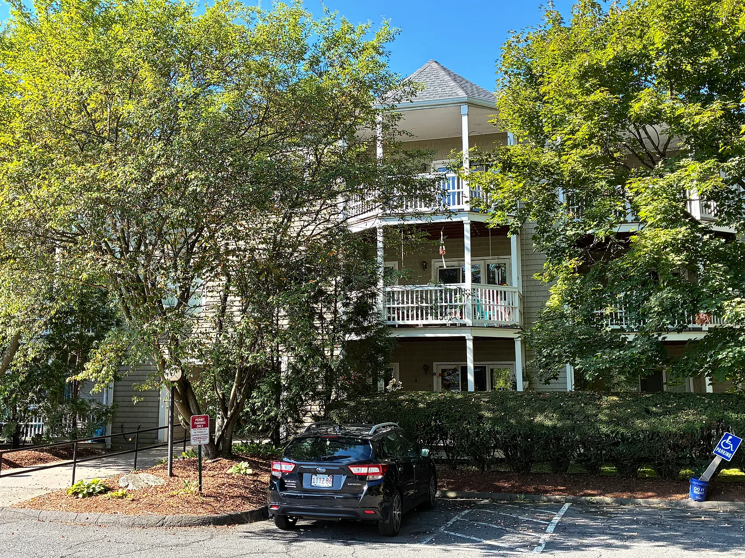 2 bed, 860 sqft, $2,000 — Photo 2