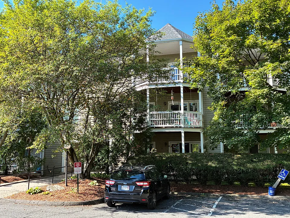 23 Randolph Pl #303