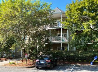 23 Randolph Pl APT 303, Northampton, MA 01060