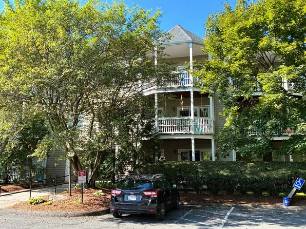 23 Randolph Pl APT 303, Northampton, MA 01060