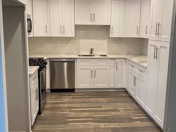 5th image of 3012 Monroe St