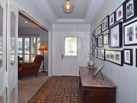 02FOYER.JPG