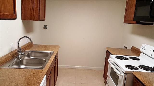2nd image of 1212 W 4th St