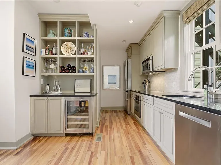 364 Bellevue Ave — Photo 8