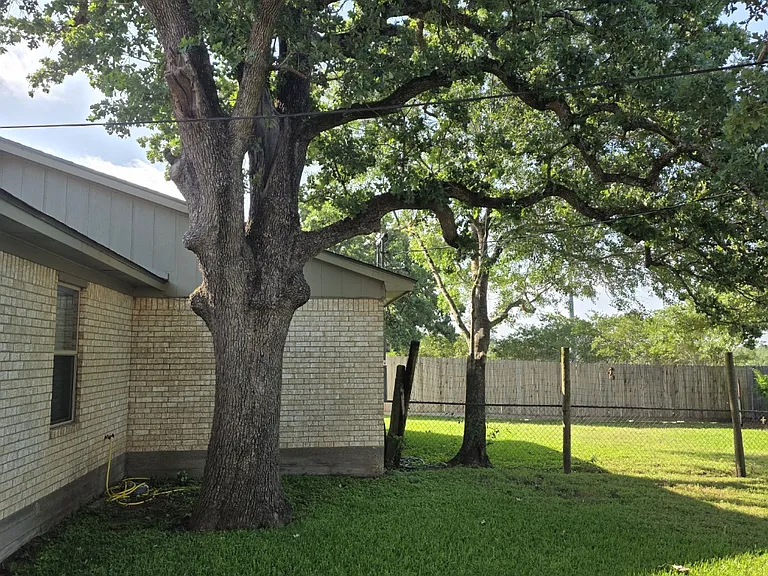 3600 Forestwood Dr #B — Photo 3