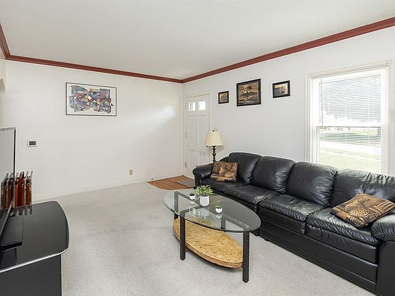 3rd image of 624 11th St