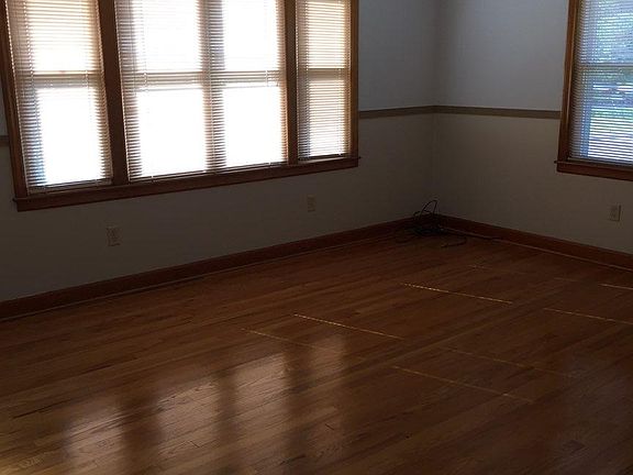 2nd image of 3924 Catalpa Ave
