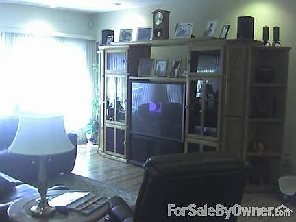 Family Room
						:
						Hardwood Floor