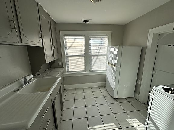 3rd image of 1404 22nd St #2