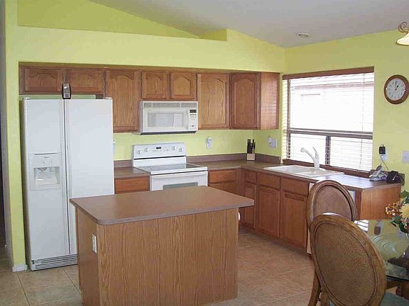4th image of 1041 N 159th Dr