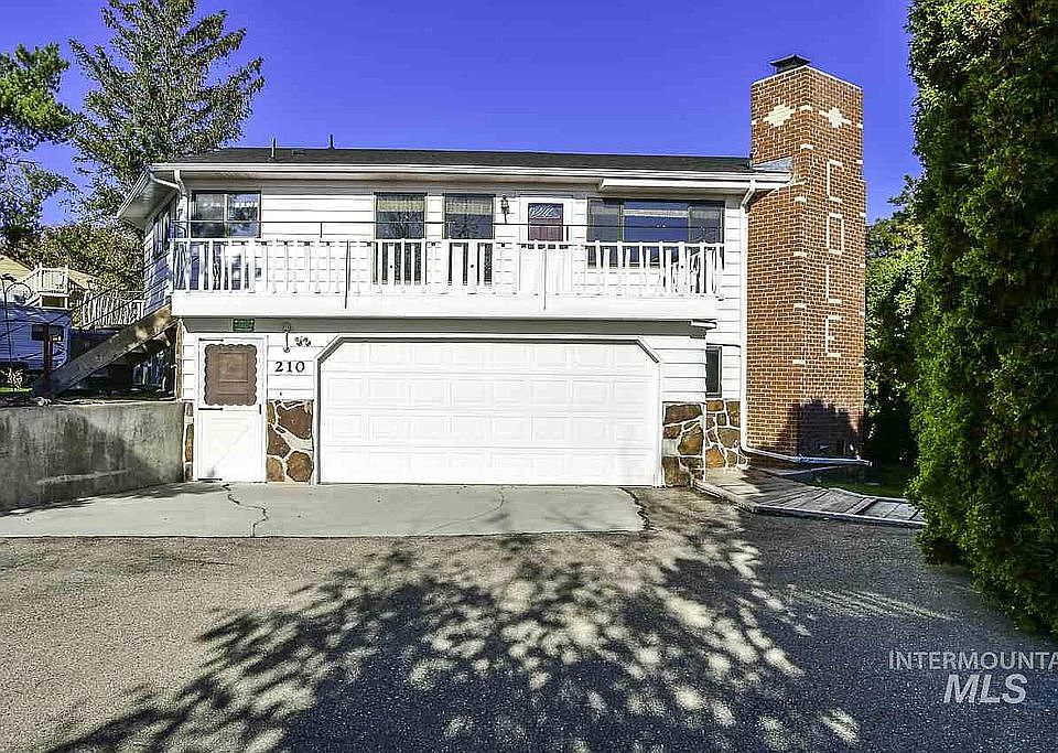 2nd image of 210 Fay Ln