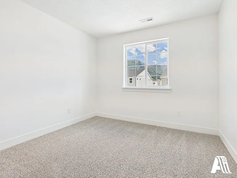 443 E 650 N — Photo 23