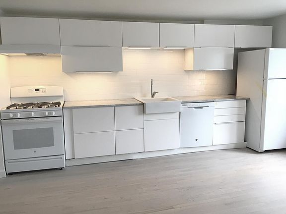 5th image of 301 Park Ave