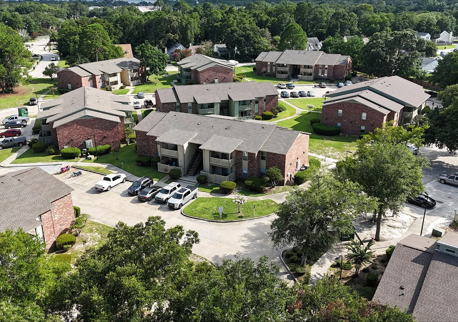 Pines on the Bay Apartments — Photo 4